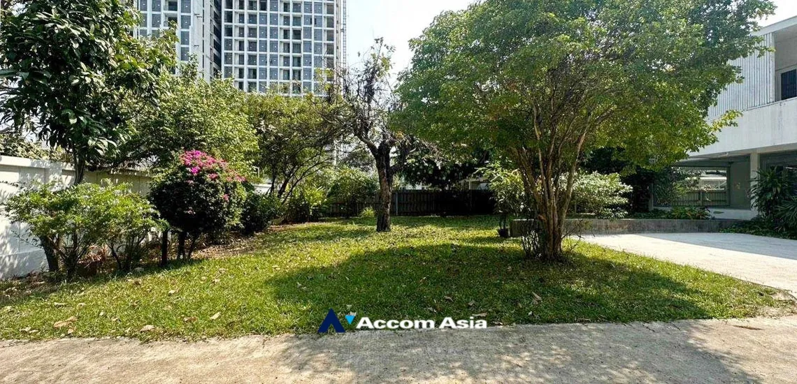 unitHome Office |  3 Bedrooms  House For Rent in Sukhumvit, Bangkok  near BTS Thong Lo (AA34210)