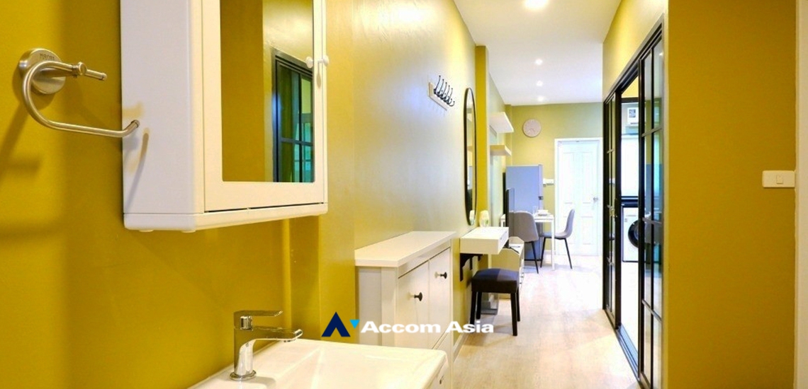 6  4 br Building For Rent in Silom ,Bangkok BTS Chong Nonsi AA34216