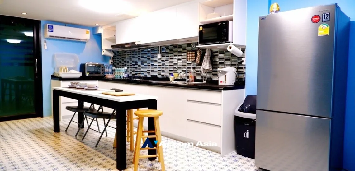 unit 4 Bedrooms  Building For Rent in Silom, Bangkok  near BTS Chong Nonsi (AA34216)