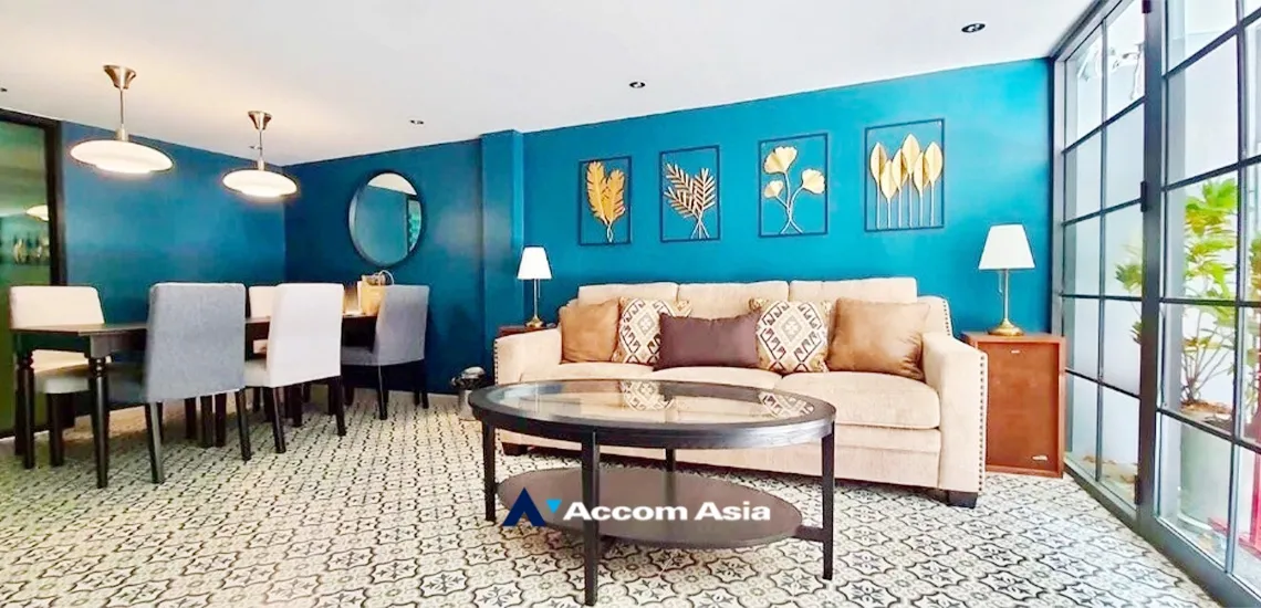 unit 4 Bedrooms  Building For Rent in Silom, Bangkok  near BTS Chong Nonsi (AA34216)