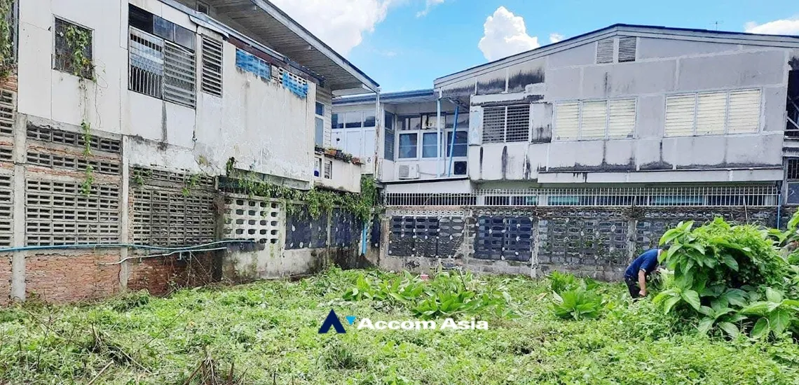 unit Land For Sale in Sathorn, Bangkok  near BTS Saint Louis (AA34237)