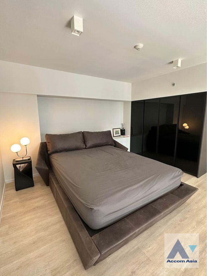 5  1 br Condominium for rent and sale in Silom ,Bangkok BTS Surasak at The Lofts Silom AA34246