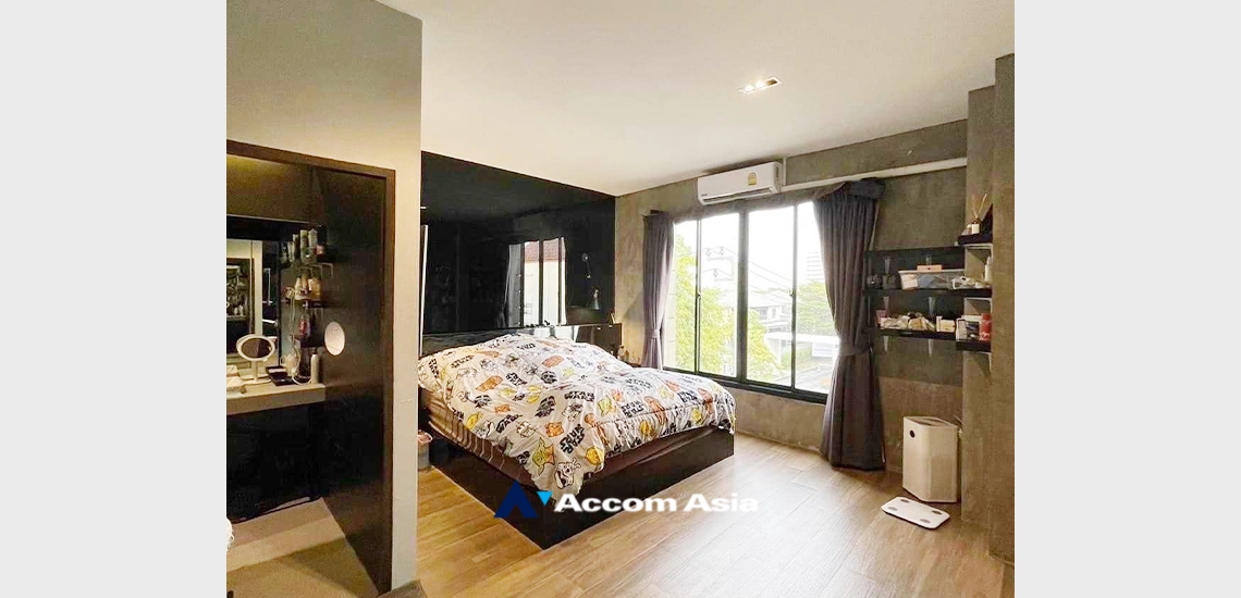 8  3 br Townhouse For Sale in Bang Na ,Samutprakan BTS Bearing AA34262