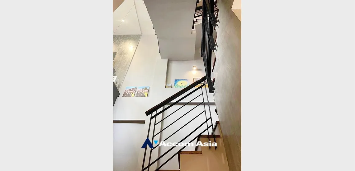 unit 3 Bedrooms  Townhouse For Sale in Bang Na, Bangkok  near BTS Bearing (AA34262)