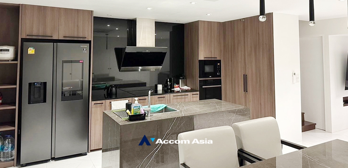 4  3 br Townhouse for rent and sale in Sathorn ,Bangkok BRT Nararam 3 AA34274