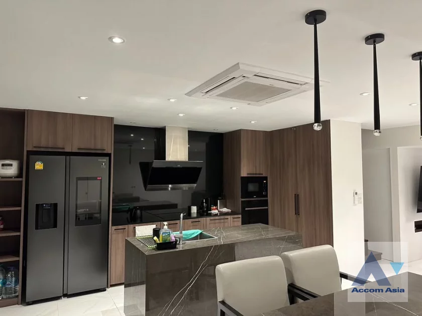 6  3 br Townhouse for rent and sale in Sathorn ,Bangkok BRT Nararam 3 AA34274