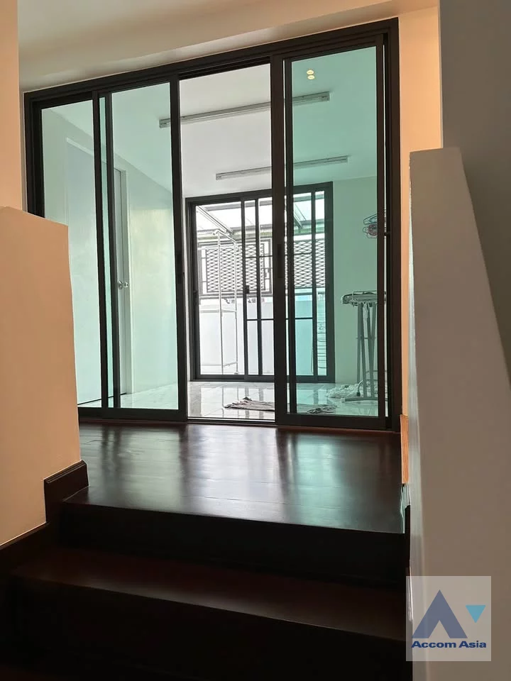 12  3 br Townhouse for rent and sale in Sathorn ,Bangkok BRT Nararam 3 AA34274