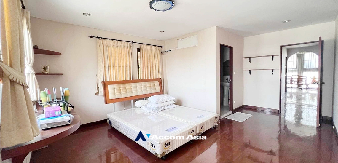 15  4 br House for rent and sale in Lat Phrao ,Bangkok BTS Thong Lo AA34374