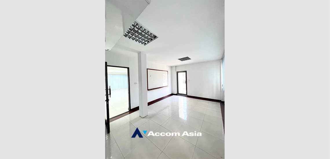 5  4 br House for rent and sale in Lat Phrao ,Bangkok BTS Thong Lo AA34374