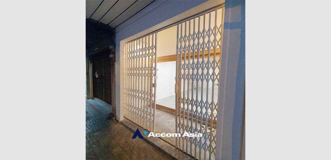  2  Shophouse for rent and sale in Sukhumvit ,Bangkok BTS Ekkamai AA34378