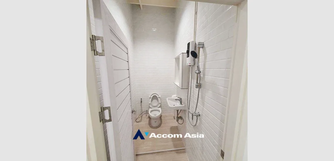 6  Shophouse for rent and sale in Sukhumvit ,Bangkok BTS Ekkamai AA34378