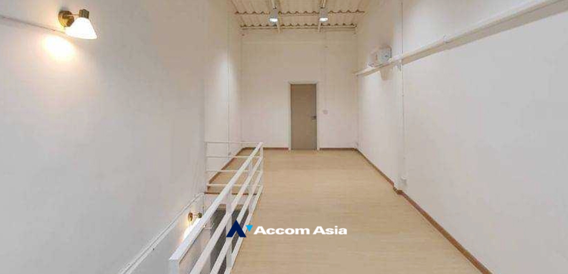 5  Shophouse for rent and sale in Sukhumvit ,Bangkok BTS Ekkamai AA34378