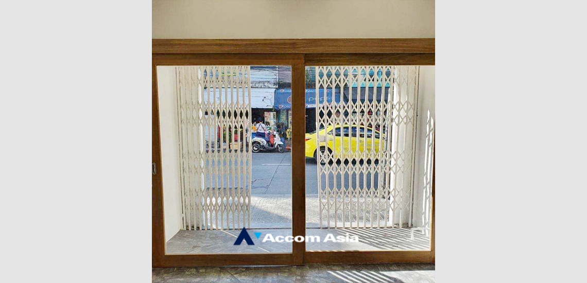  1  Shophouse for rent and sale in Sukhumvit ,Bangkok BTS Ekkamai AA34378