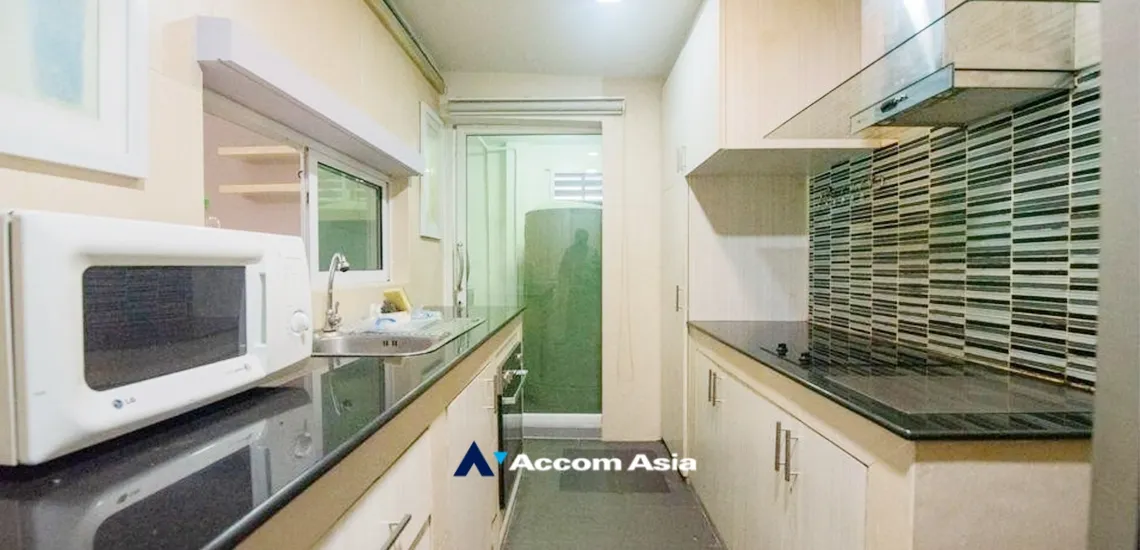 unitPet friendly |  3 Bedrooms  Townhouse For Rent & Sale in Pattanakarn, Bangkok  near BTS On Nut (AA34410)