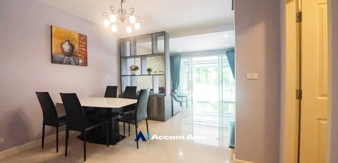 unitPet friendly |  3 Bedrooms  Townhouse For Rent & Sale in Pattanakarn, Bangkok  near BTS On Nut (AA34410)