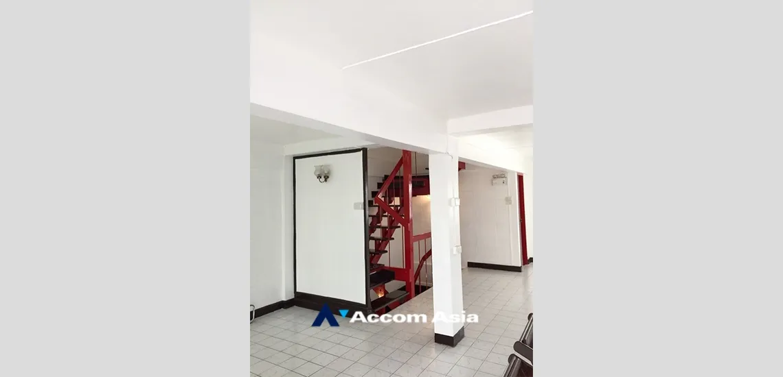 unitHome Office |  3 Bedrooms  Townhouse For Rent in Sathorn, Bangkok  near BTS Chong Nonsi - BTS Saint Louis (AA34430)