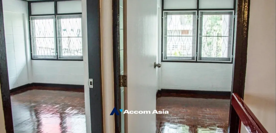 unitHome Office |  3 Bedrooms  Townhouse For Rent in Sathorn, Bangkok  near BTS Chong Nonsi - BTS Saint Louis (AA34430)