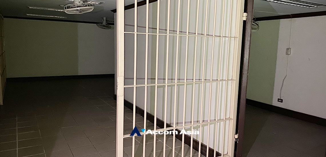 21  Office Space for rent and sale in Sukhumvit ,Bangkok BTS Phra khanong at PB Tower AA34447