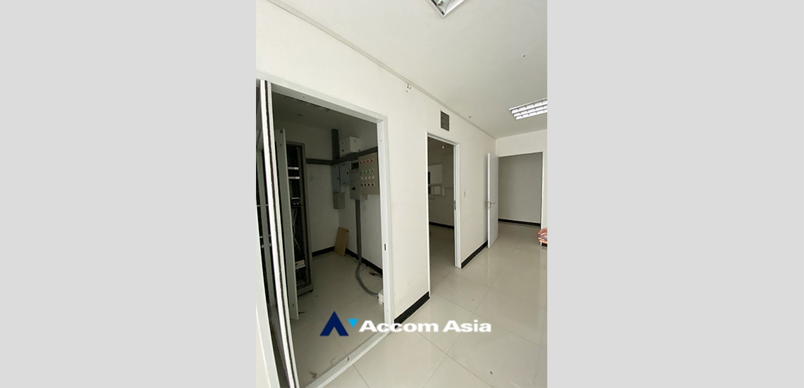 16  Office Space for rent and sale in Sukhumvit ,Bangkok BTS Phra khanong at PB Tower AA34447