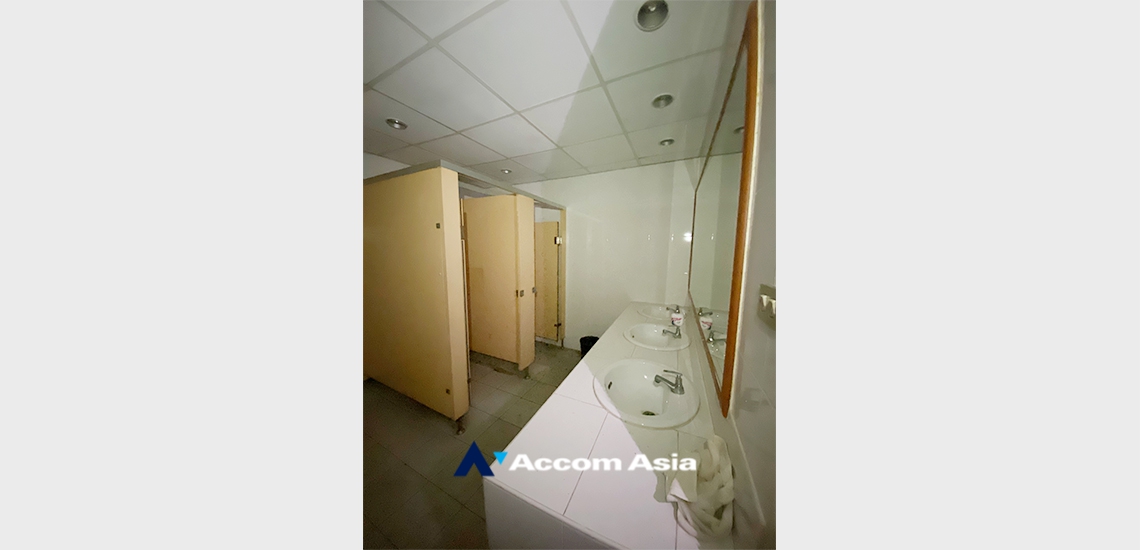 24  Office Space for rent and sale in Sukhumvit ,Bangkok BTS Phra khanong at PB Tower AA34447