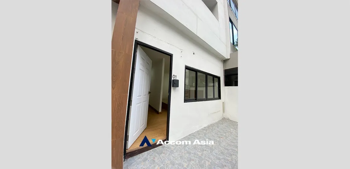 unit 5 Bedrooms  Townhouse For Rent in Sukhumvit, Bangkok  near BTS Phrom Phong (AA34449)
