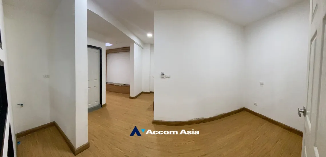 10  5 br Townhouse For Rent in Sukhumvit ,Bangkok BTS Phrom Phong AA34449