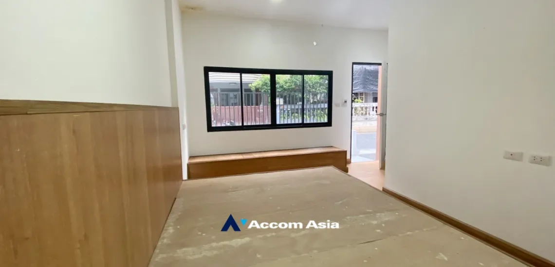 unit 5 Bedrooms  Townhouse For Rent in Sukhumvit, Bangkok  near BTS Phrom Phong (AA34449)