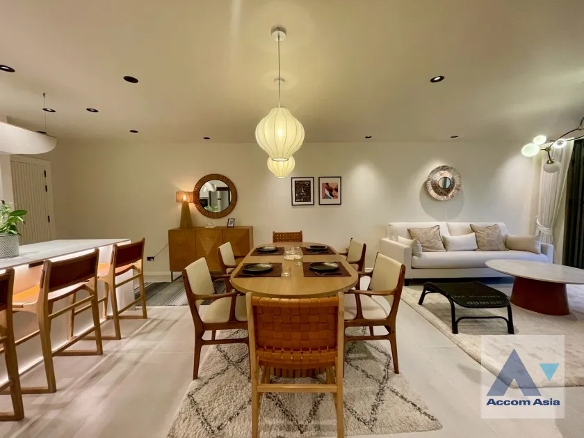 unit 3 Bedrooms  Condominium For Sale in Sukhumvit, Bangkok  near BTS Phrom Phong (AA34451)