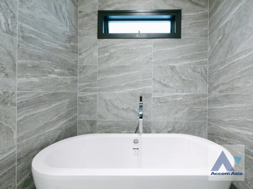 28  3 br Condominium for rent and sale in Sukhumvit ,Bangkok BTS Thong Lo at The Esse Sukhumvit 36 AA34452