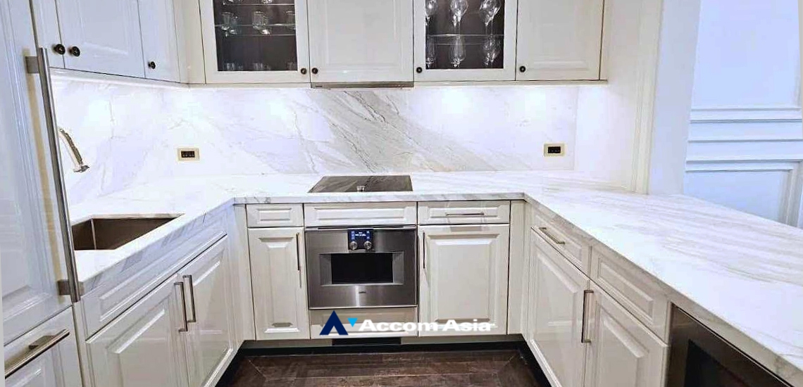 8  2 br Condominium For Rent in Ploenchit ,Bangkok BTS Ploenchit at 98 Wireless AA34478