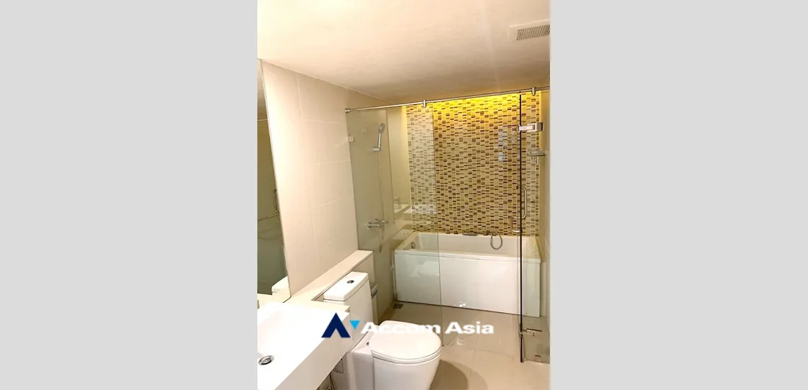 unit 2 Bedrooms  Condominium For Sale in Sukhumvit, Bangkok  near BTS Ekkamai (AA34496)