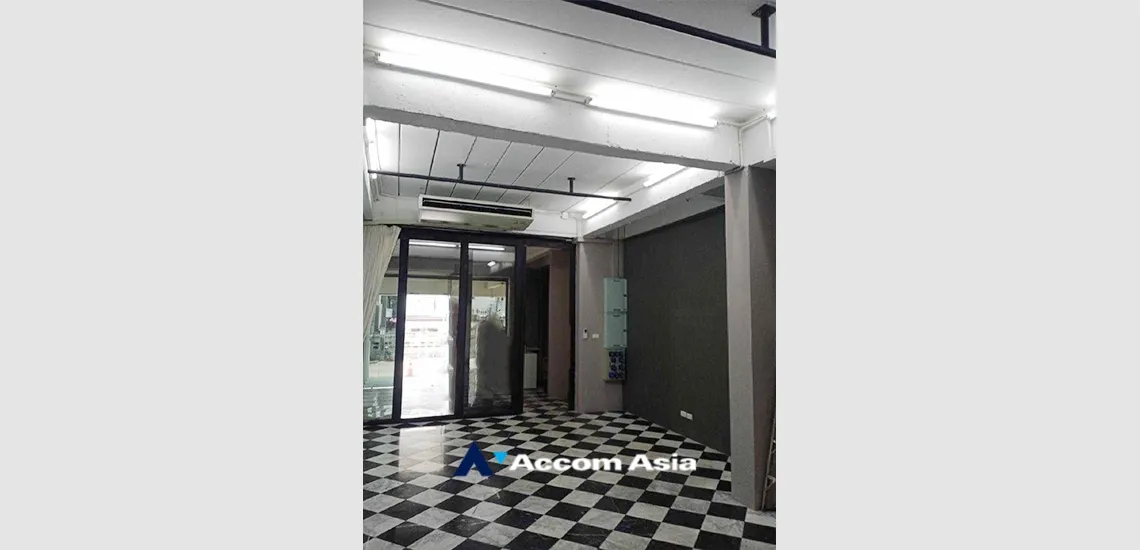  2  6 br House for rent and sale in New Phetchaburi ,Bangkok MRT Phetchaburi AA34513