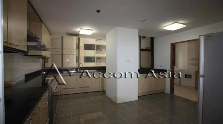 unit 3 Bedrooms  Condominium For Rent in Sukhumvit, Bangkok  near BTS Phrom Phong (24885)