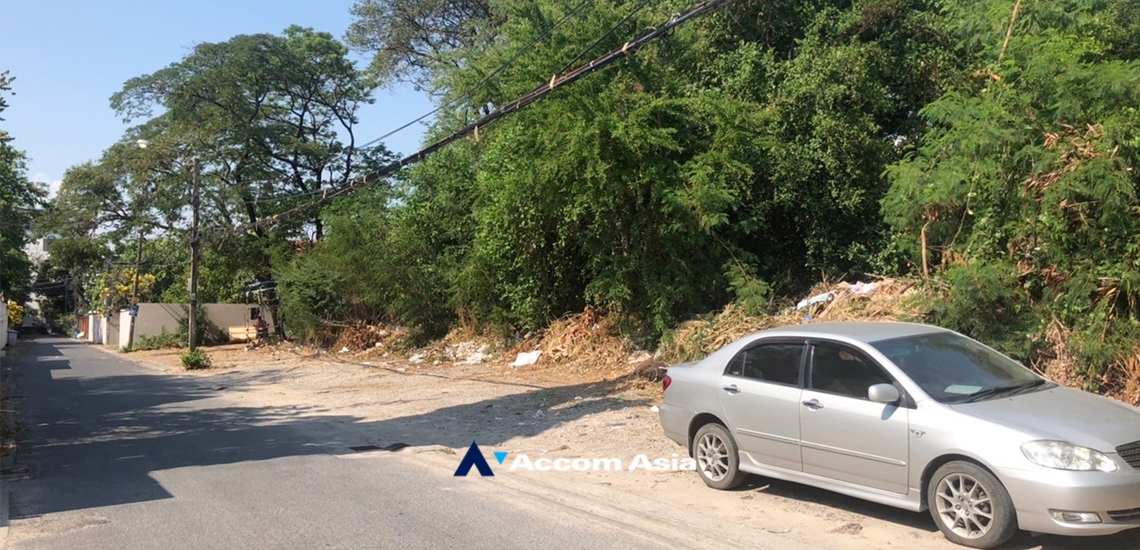  2  Land For Sale in Sukhumvit ,Bangkok BTS Bang Chak AA34652