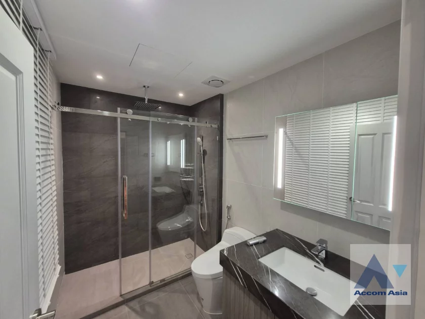 16  4 br Condominium for rent and sale in Sukhumvit ,Bangkok BTS Ekkamai at La Cascade AA34667