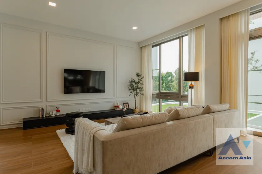 unit 4 Bedrooms  House For Sale in Latkrabang, Bangkok  near ARL Ban Thap Chang (AA34775)