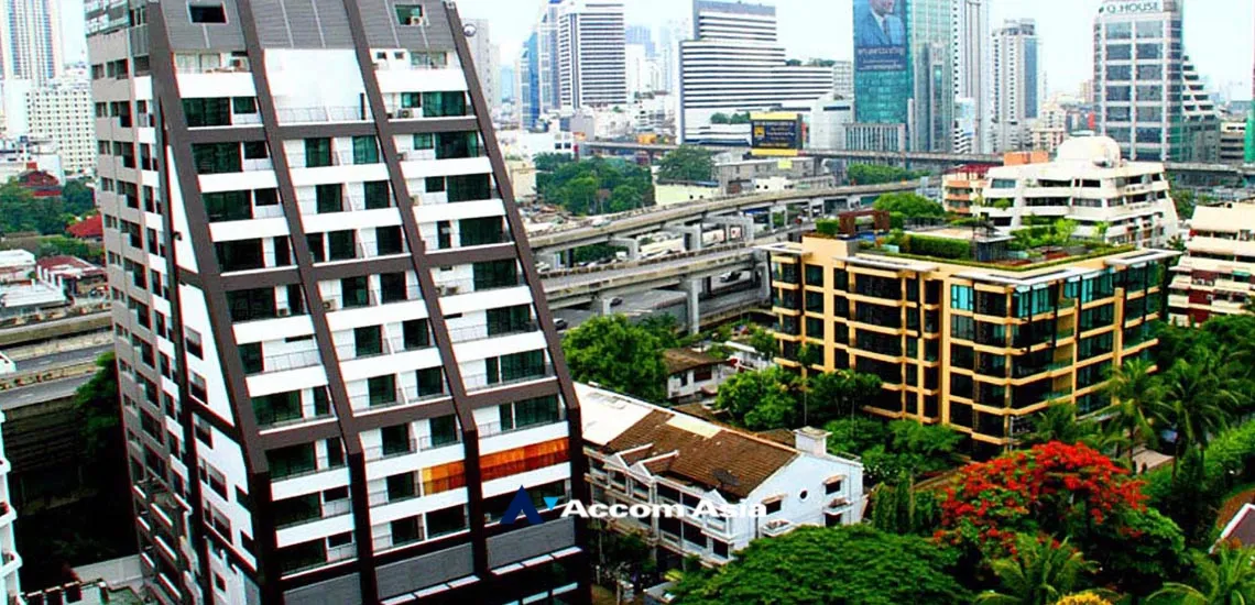 Renova Residence Condominium  3 Bedroom for Sale BTS Ploenchit in Ploenchit Bangkok