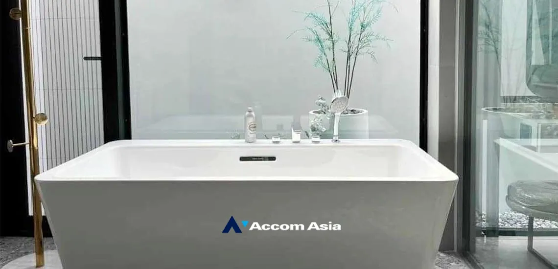 10  4 br House For Rent in Latkrabang ,Bangkok  AA34792