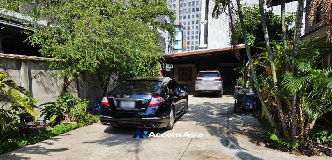 unit Land For Sale in Sukhumvit, Bangkok  near BTS Asok (AA34793)