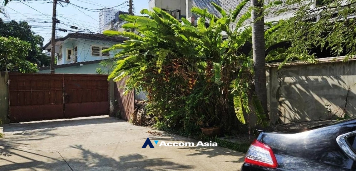 unit Land For Sale in Sukhumvit, Bangkok  near BTS Asok (AA34793)
