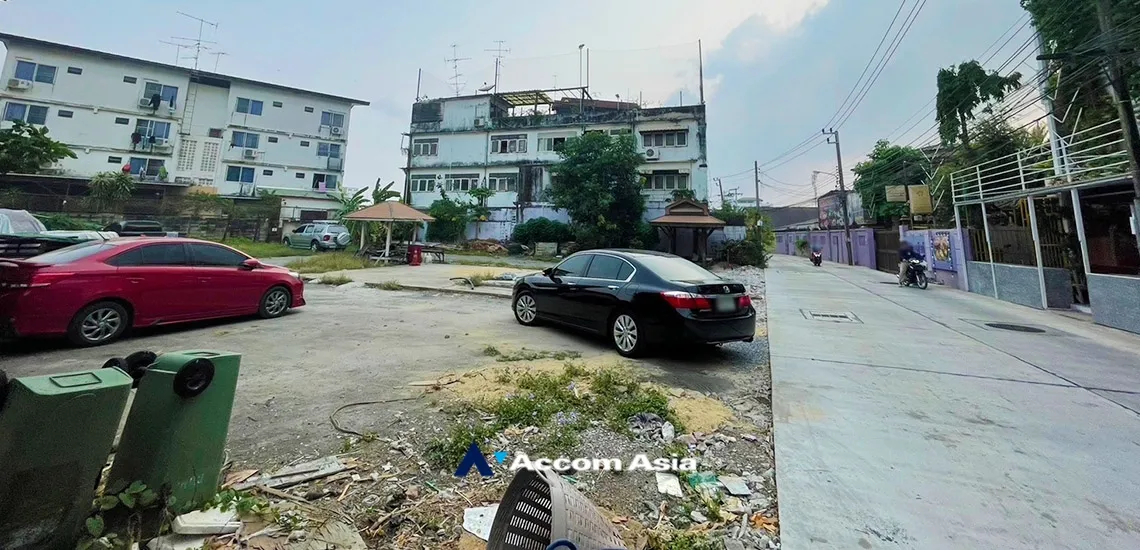 unit Land For Sale in Sukhumvit, Bangkok  near BTS Phra khanong (AA34804)