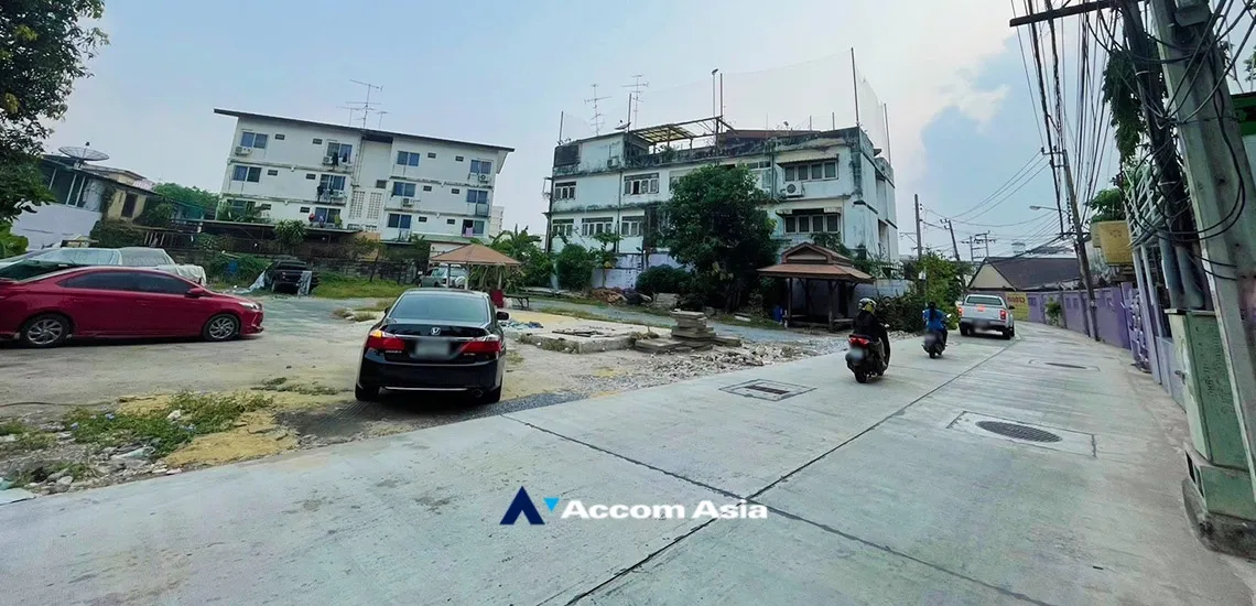 unit Land For Sale in Sukhumvit, Bangkok  near BTS Phra khanong (AA34804)