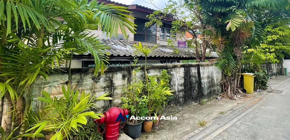  1  Land For Sale in Sukhumvit ,Bangkok BTS On Nut AA34806