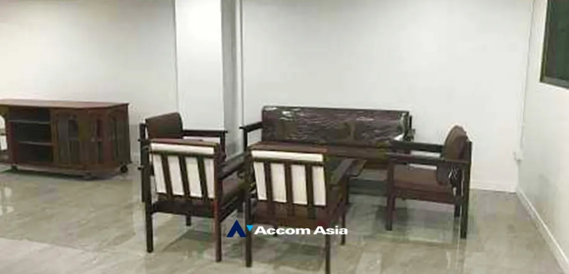 unit 3 Bedrooms  Townhouse For Rent in Sukhumvit, Bangkok  near BTS Phra khanong (AA34830)