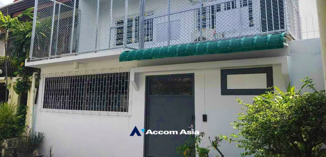 unit 3 Bedrooms  Townhouse For Rent in Sukhumvit, Bangkok  near BTS Phra khanong (AA34830)