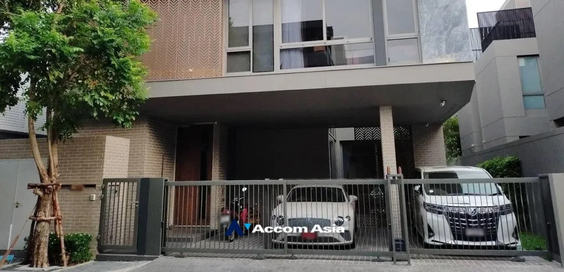 unit 4 Bedrooms  House For Rent in Pattanakarn, Bangkok  near ARL Ramkhamhaeng (AA34886)