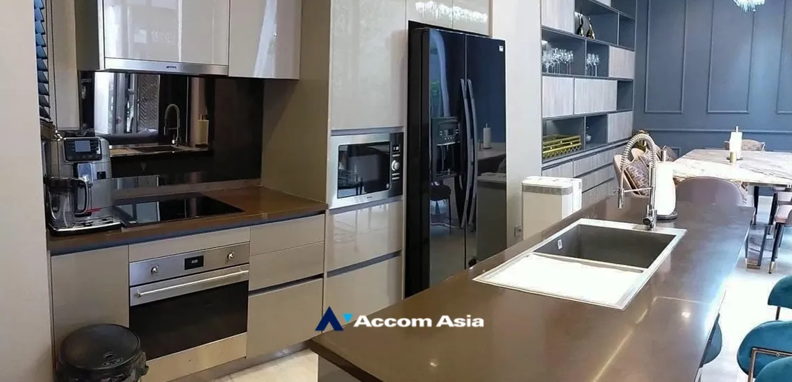unit 4 Bedrooms  House For Rent in Pattanakarn, Bangkok  near ARL Ramkhamhaeng (AA34886)