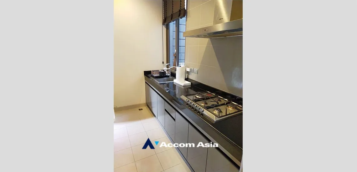 unit 4 Bedrooms  House For Rent in Pattanakarn, Bangkok  near ARL Ramkhamhaeng (AA34886)