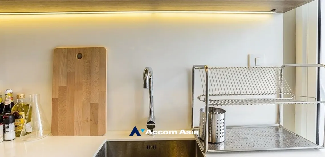 unitThe Room Sathorn Pan Road