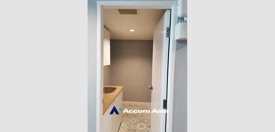 1  Condominium For Sale in Silom ,Bangkok BTS Surasak at Nusa State Tower AA34926